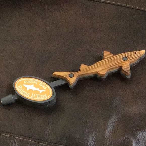 🍻 Dogfish Head Brewery Wooden Shark Craft Raison D’Etre Beer Tap Handle - Picture 2 of 6